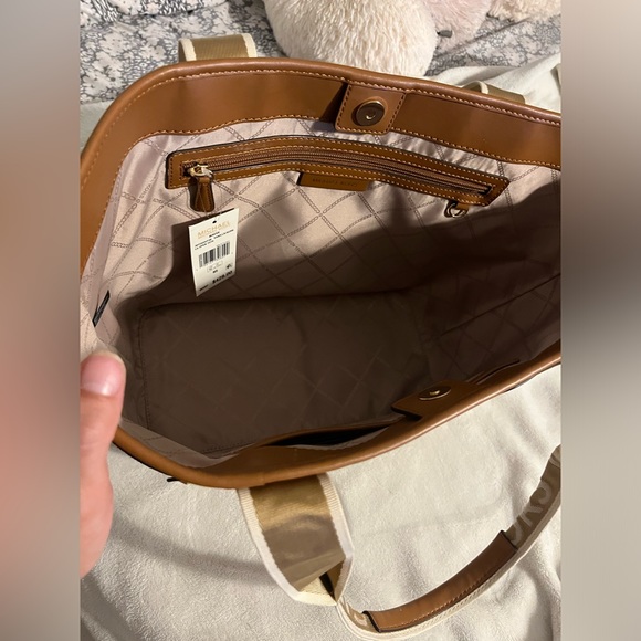 ⭐️ BEAUTIFUL BNWT MK PURSE ⭐️ - Picture 5 of 6